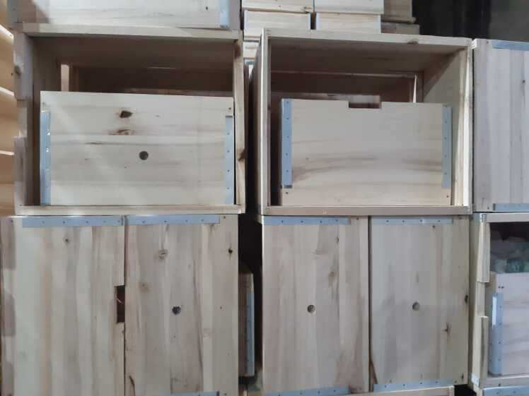 اطلاعیه فروش کندو درجه یک زنبور عسل 